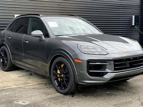New 2026 Porsche Cayenne GTS image 12
