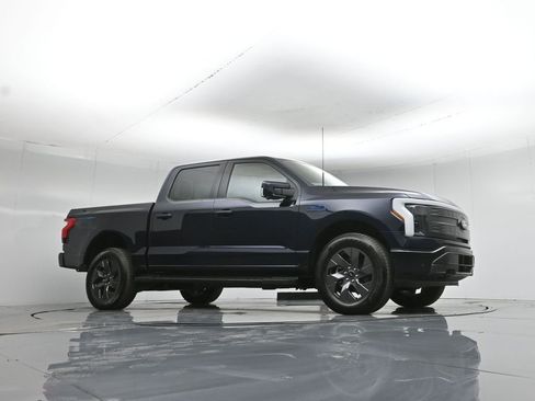 Used 2025 Ford F150 Lightning Lariat w/ Max Trailer Tow Package image 4