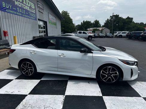Used 2025 Nissan Sentra SR FWD image 4