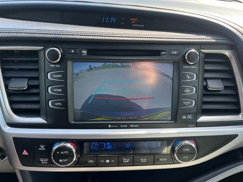 Used 2018 Toyota Highlander XLE AWD/4WD image 28