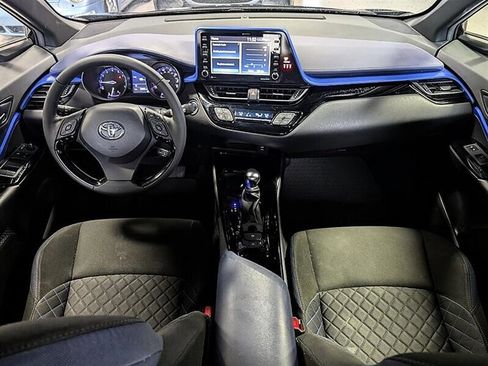 Used 2021 Toyota C-HR XLE FWD image 3