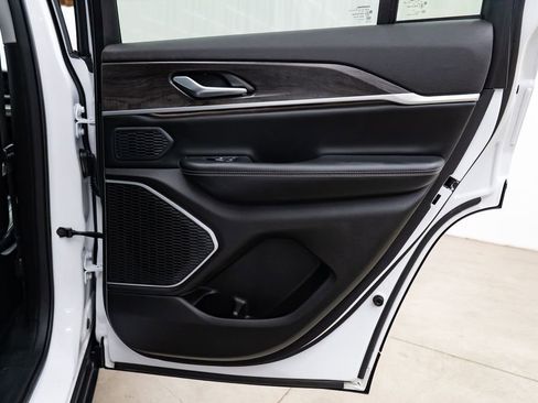 Used 2023 Jeep Grand Cherokee 4WD 4xe image 30