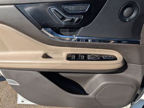 Used 2020 Lincoln Corsair Reserve w/ Equipment Group 202A image 17