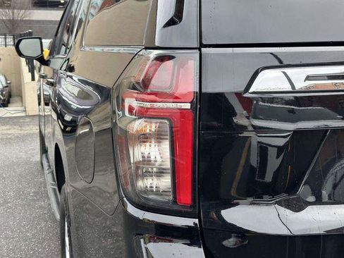 Used 2023 Chevrolet Suburban LT image 11