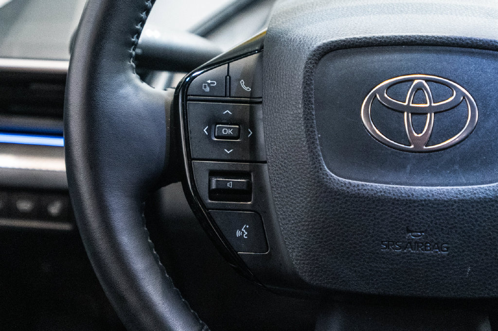 Certified 2025 Toyota Prius XLE FWD image 18