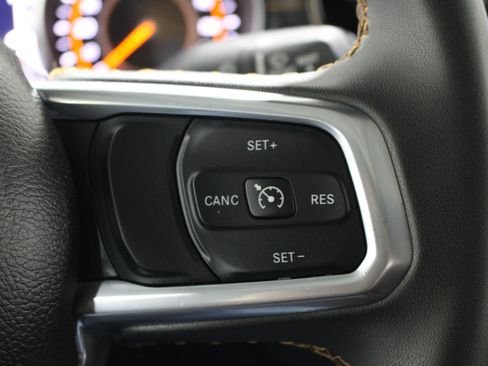 Used 2023 Jeep Gladiator Overland AWD/4WD image 15