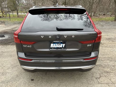 Certified 2022 Volvo XC60 B5 Inscription w/ Climate Package image 26