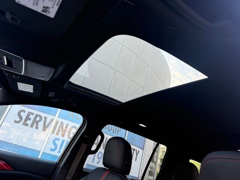 Used 2024 Chevrolet Traverse RS AWD/4WD image 5