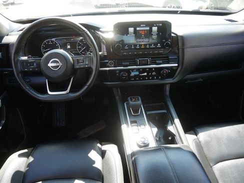 Certified 2024 Nissan Pathfinder SL w/ Black Appearance Package AWD/4WD image 13