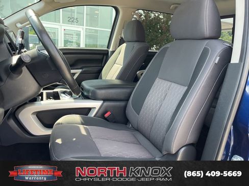 Used 2024 Nissan Titan SV w/ SV Convenience Package AWD/4WD image 3