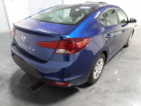 Used 2019 Hyundai Elantra SE FWD image 4