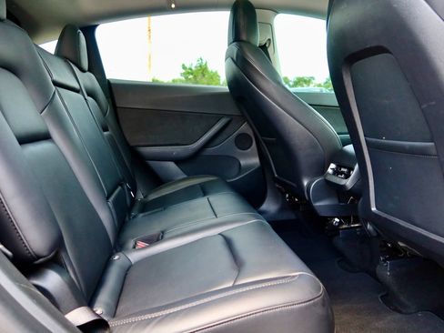 Used 2022 Tesla Model Y Performance AWD/4WD image 17
