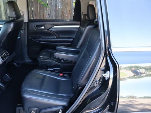 Used 2015 Toyota Highlander XLE FWD image 20