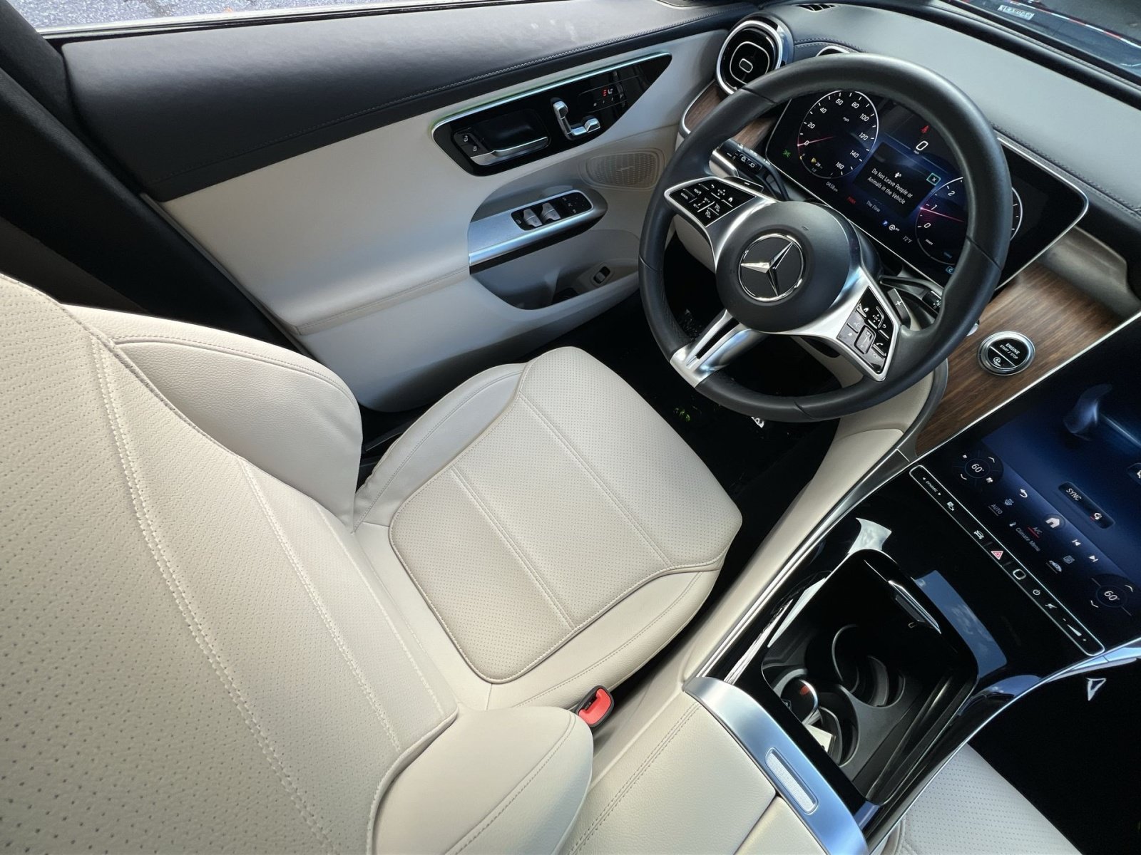 Used 2024 Mercedes-Benz GLC 300 4MATIC image 16