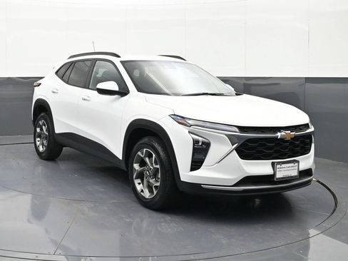 Certified 2025 Chevrolet Trax LT FWD image 7