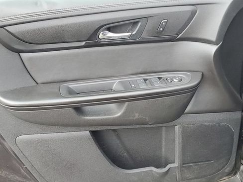 Used 2017 Chevrolet Traverse LT w/ Style and Technology Package FWD image 18