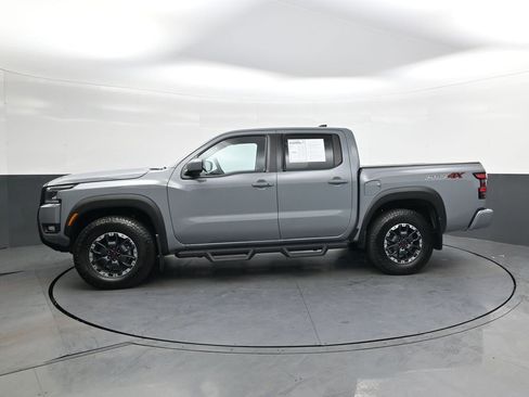 Used 2025 Nissan Frontier PRO-4X w/ Pro Convenience Package image 8