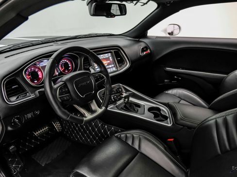 Used 2018 Dodge Challenger SRT Hellcat RWD image 3