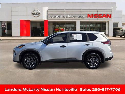 Used 2025 Nissan Rogue S FWD image 8