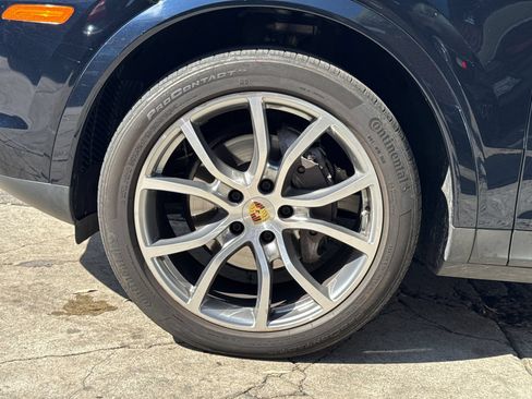 Used 2019 Porsche Cayenne AWD/4WD image 4