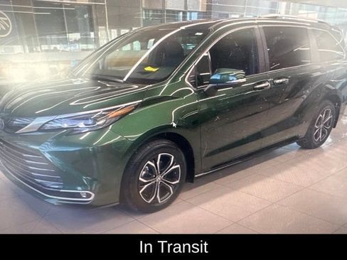 Used 2025 Toyota Sienna Platinum AWD/4WD image 8