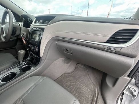 Used 2017 Chevrolet Traverse LT image 30