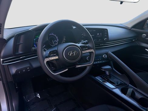 Used 2023 Hyundai Elantra Blue image 9