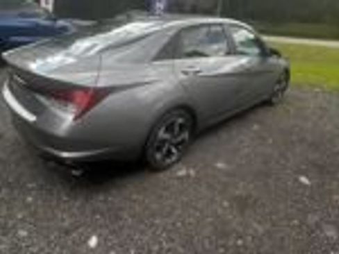 Used 2022 Hyundai Elantra SEL w/ Convenience + Premium Package FWD image 9