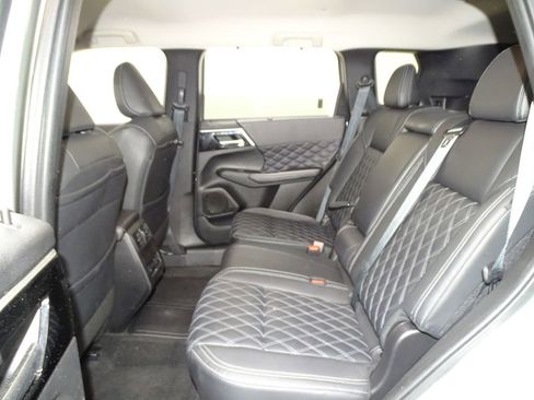 Used 2023 Mitsubishi Outlander SEL image 13