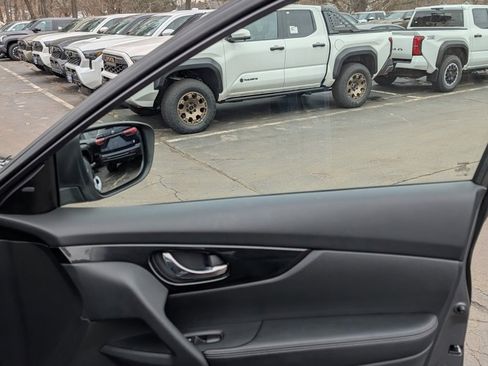 Used 2019 Nissan Rogue SL w/ Premium Package image 19