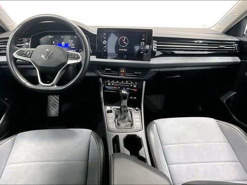 Used 2025 Volkswagen Jetta SE FWD image 18