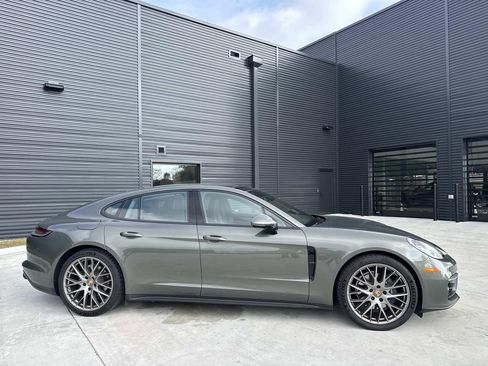 Used 2023 Porsche Panamera image 10