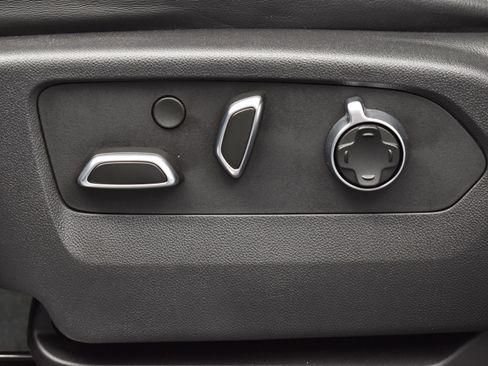 Used 2023 GMC Sierra 1500 AT4X image 9