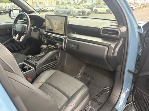 Used 2025 Toyota 4Runner TRD Off-Road Premium w/ Tow Technology Package AWD/4WD image 29
