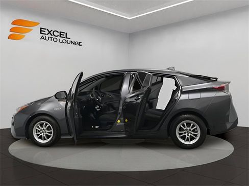 Used 2016 Toyota Prius Two image 40