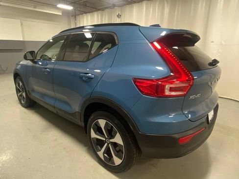 Certified 2025 Volvo XC40 B5 Plus AWD/4WD image 2