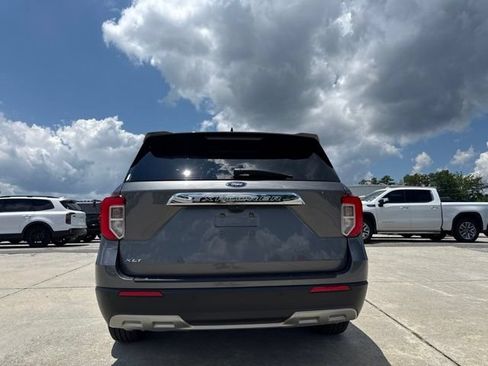 Used 2022 Ford Explorer XLT w/ Equipment Group 202A RWD image 4