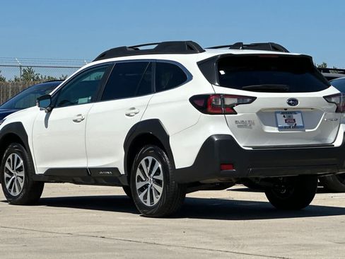 Certified 2025 Subaru Outback Premium AWD/4WD image 5