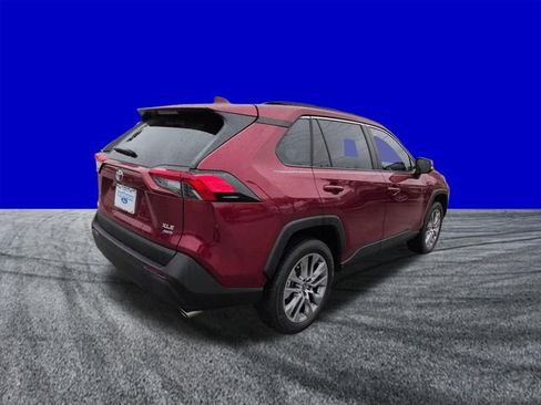 Used 2022 Toyota RAV4 XLE Premium AWD/4WD image 4