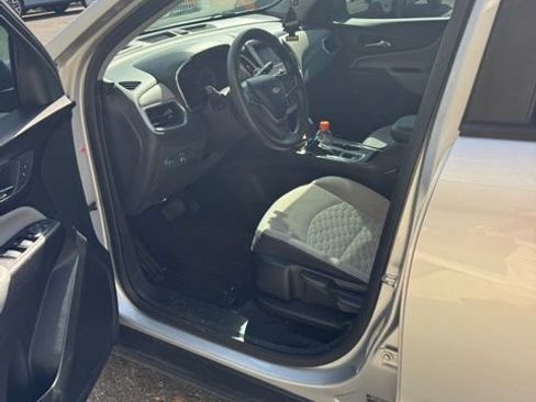 Used 2020 Chevrolet Equinox LS image 2