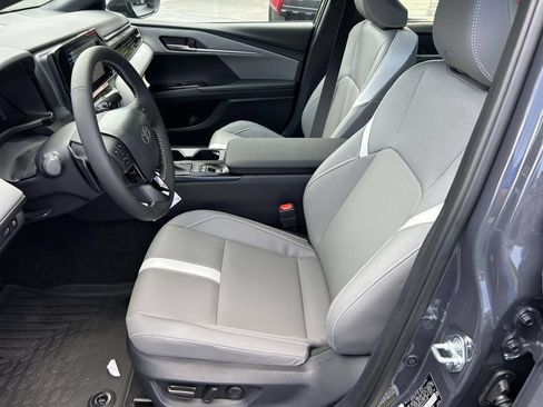 New 2026 Toyota Camry Hybrid FWD image 14
