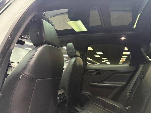 Used 2020 Jaguar F-PACE Premium image 33