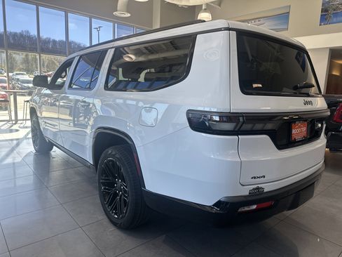 New 2026 Jeep Grand Wagoneer L Limited AWD/4WD image 9