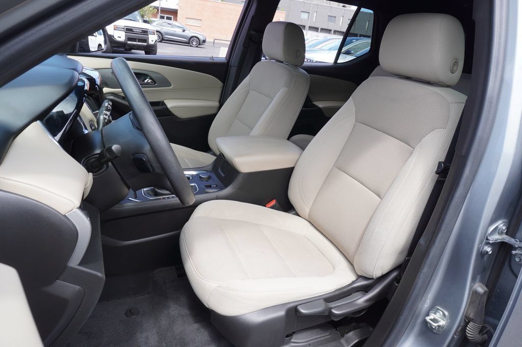 Certified 2023 Chevrolet Traverse LS FWD image 14
