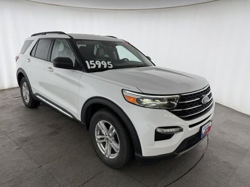 Used 2021 Ford Explorer XLT w/ Equipment Group 202A AWD/4WD image 3