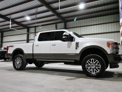 Used 2017 Ford F250 King Ranch w/ King Ranch Ultimate Package AWD/4WD image 15