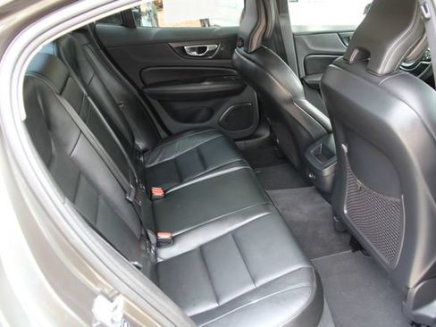 Used 2020 Volvo S60 T5 Momentum FWD image 35