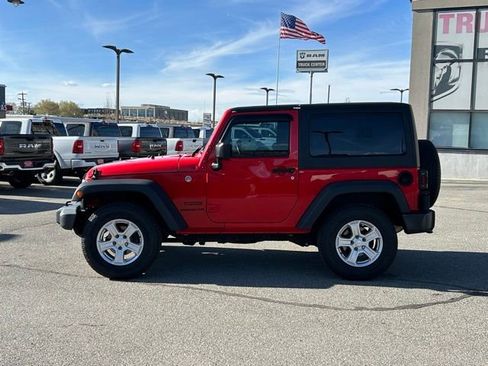Used 2017 Jeep Wrangler Sport w/ Connectivity Group AWD/4WD image 3