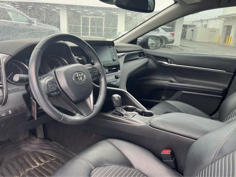 Used 2021 Toyota Camry SE w/ Convenience Package FWD image 5