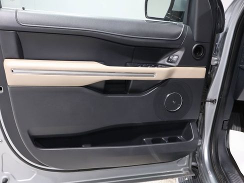 Used 2023 Ford Expedition Limited image 10